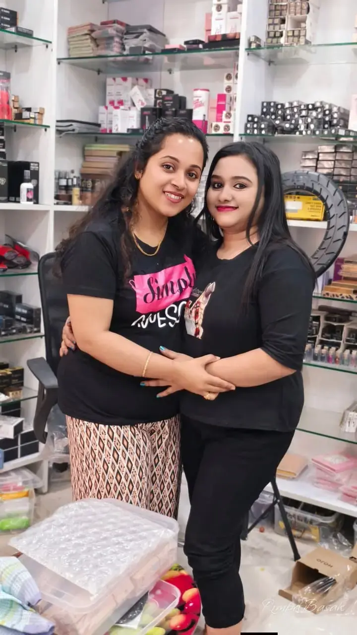 MAKEUP ARTIST