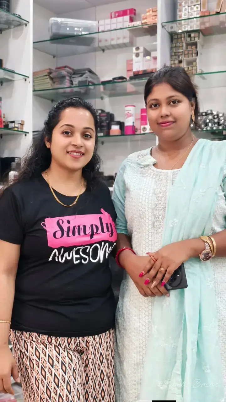MAKEUP ARTIST