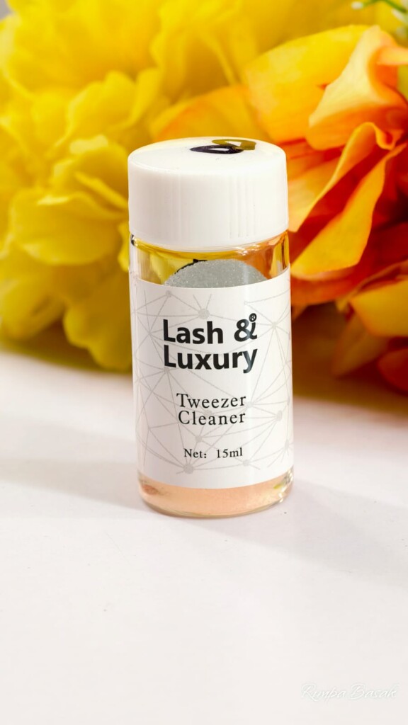 Lash & Luxury Tweezer Cleaner
